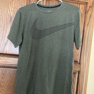 Nike men’s shirt